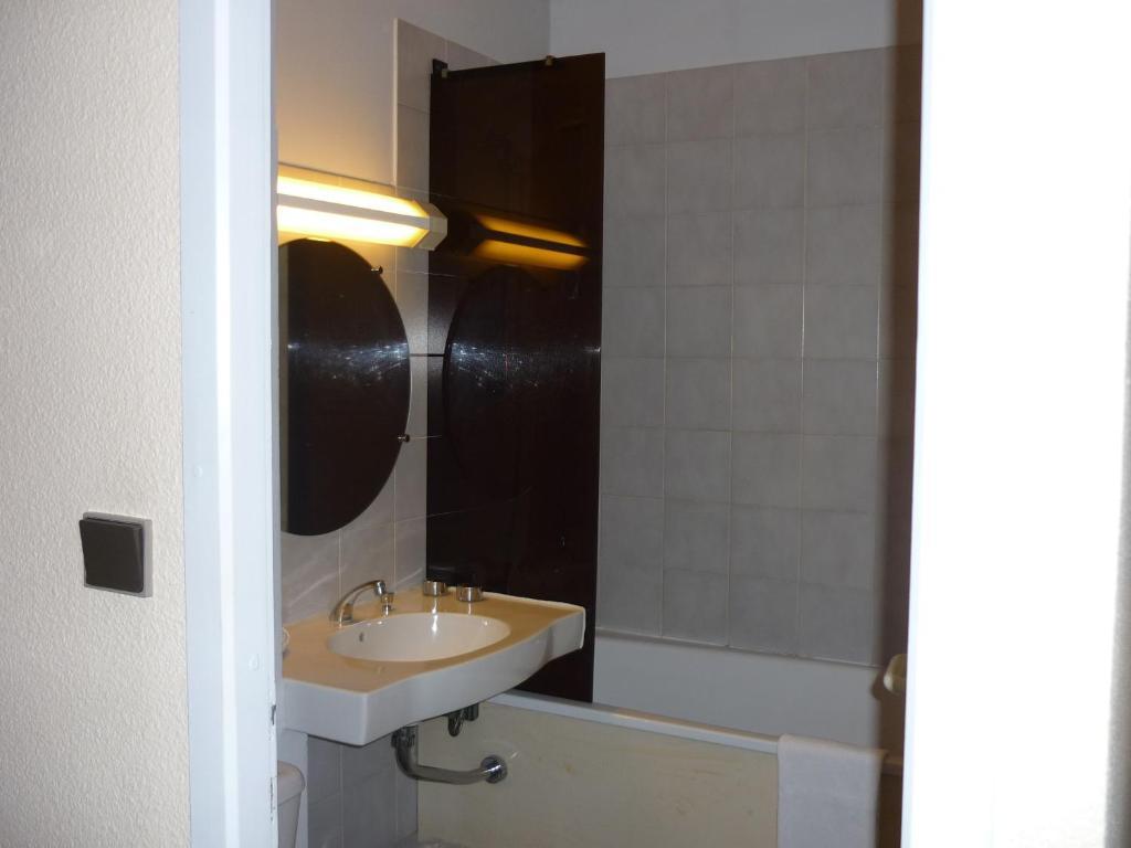 Carbon-Blanc Hotel Entre 2 Mers Proche Bordeaux חדר תמונה