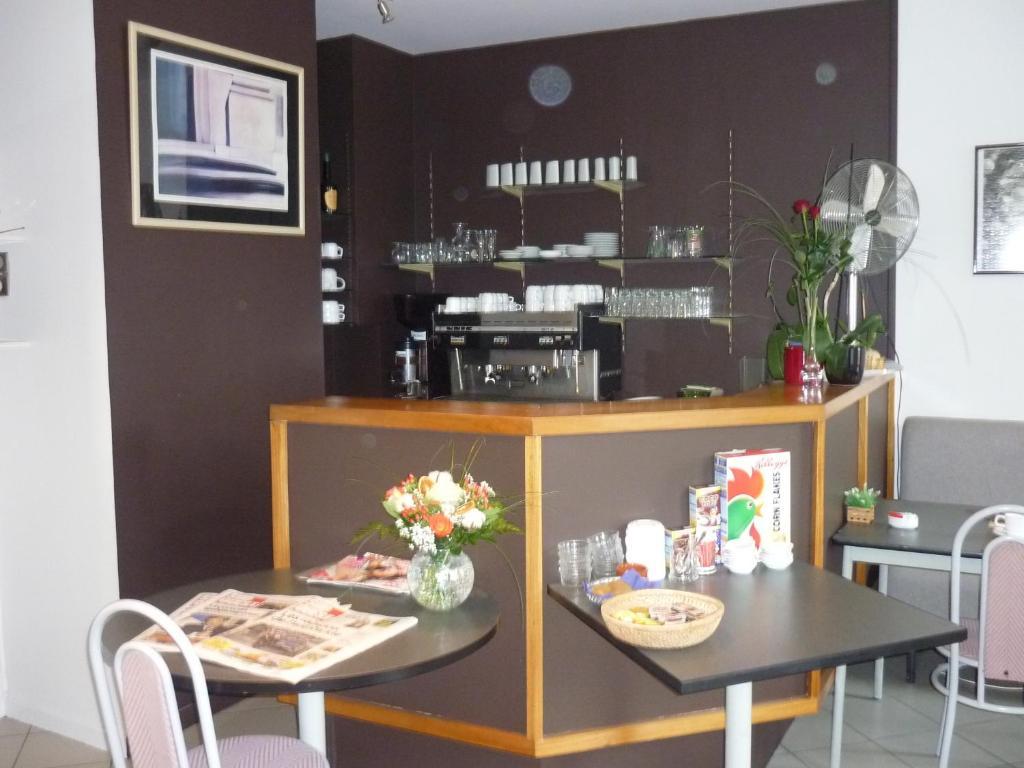 Carbon-Blanc Hotel Entre 2 Mers Proche Bordeaux מראה חיצוני תמונה