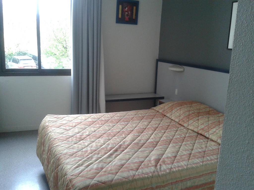 Carbon-Blanc Hotel Entre 2 Mers Proche Bordeaux חדר תמונה
