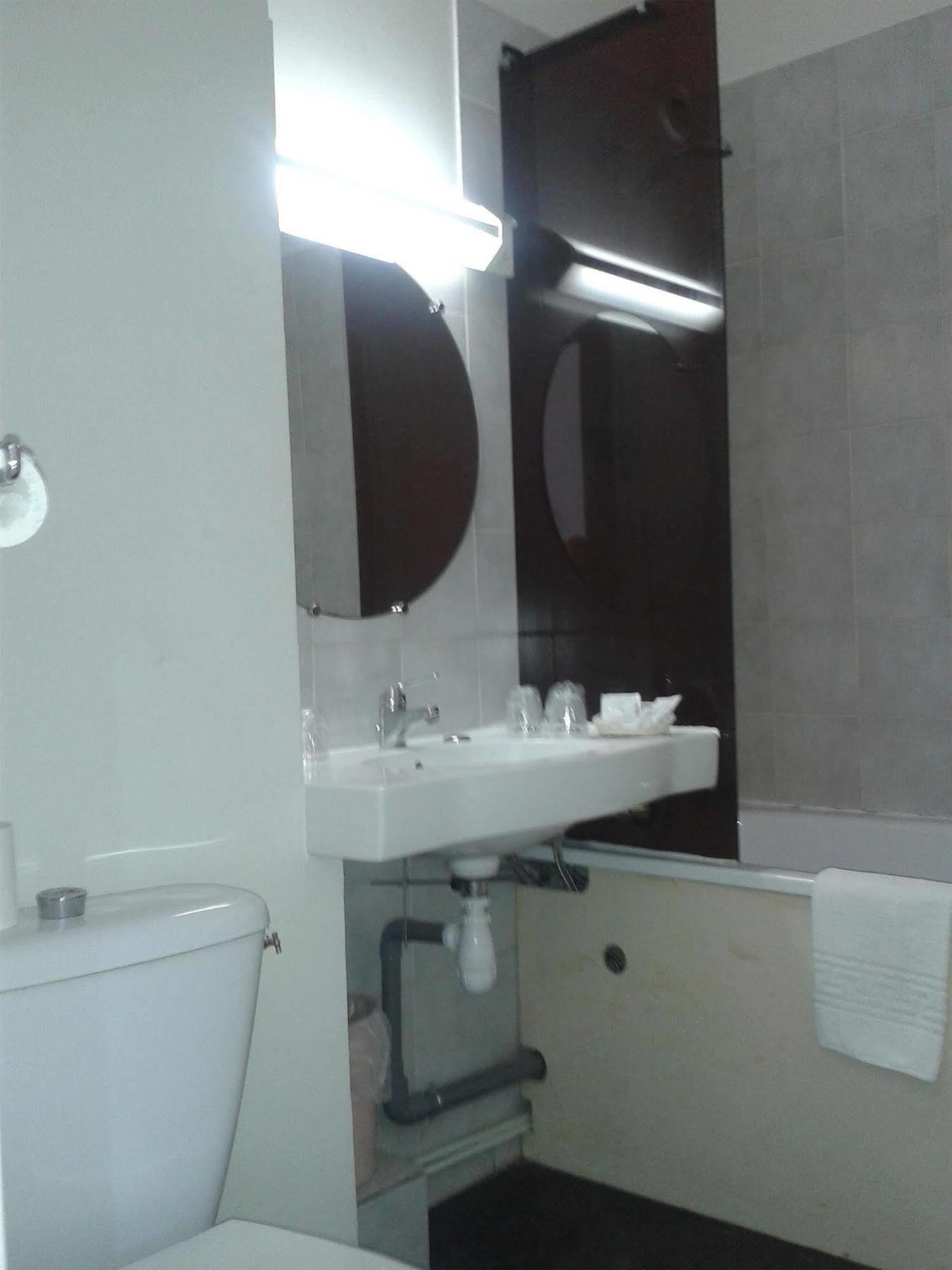 Carbon-Blanc Hotel Entre 2 Mers Proche Bordeaux מראה חיצוני תמונה