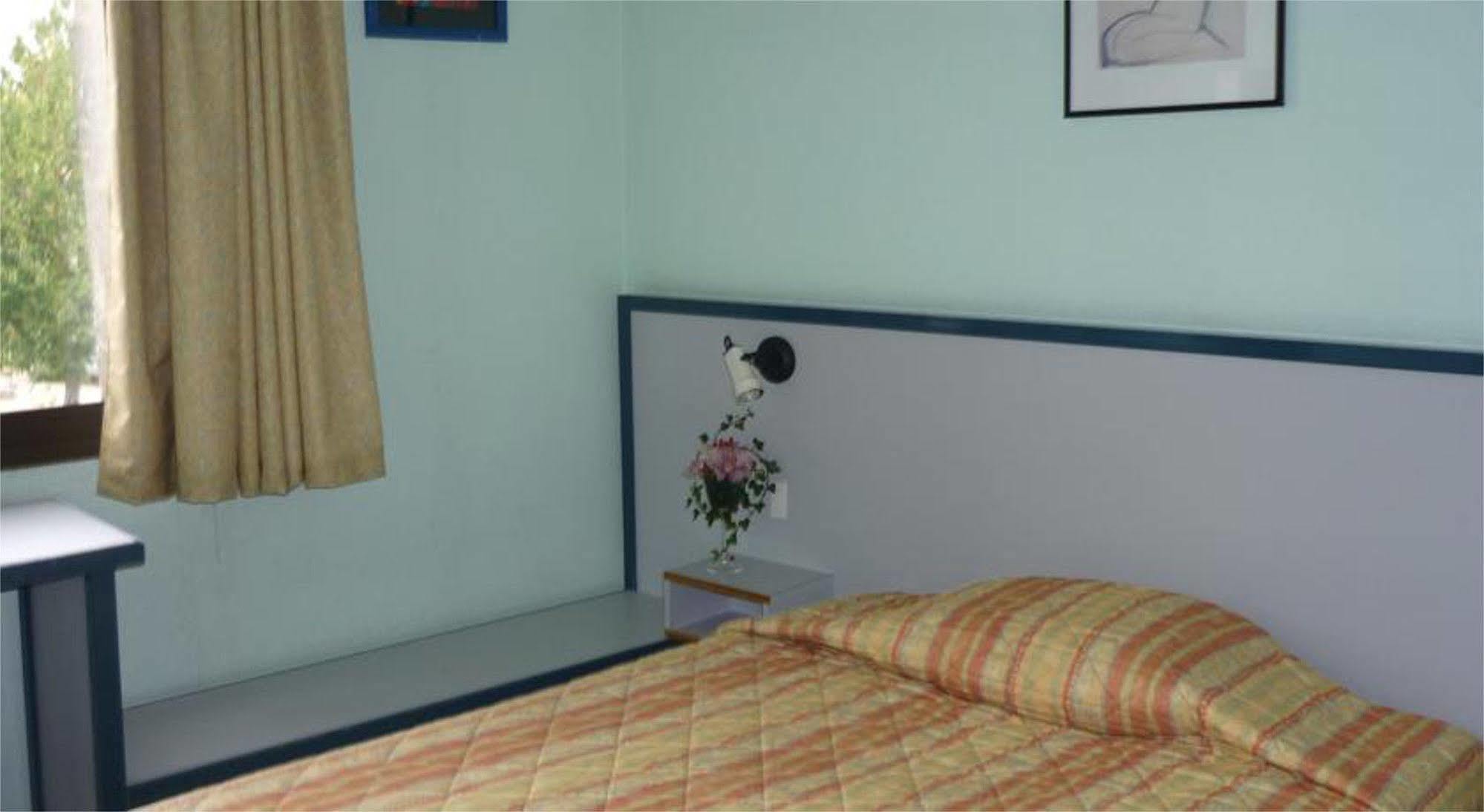 Carbon-Blanc Hotel Entre 2 Mers Proche Bordeaux מראה חיצוני תמונה
