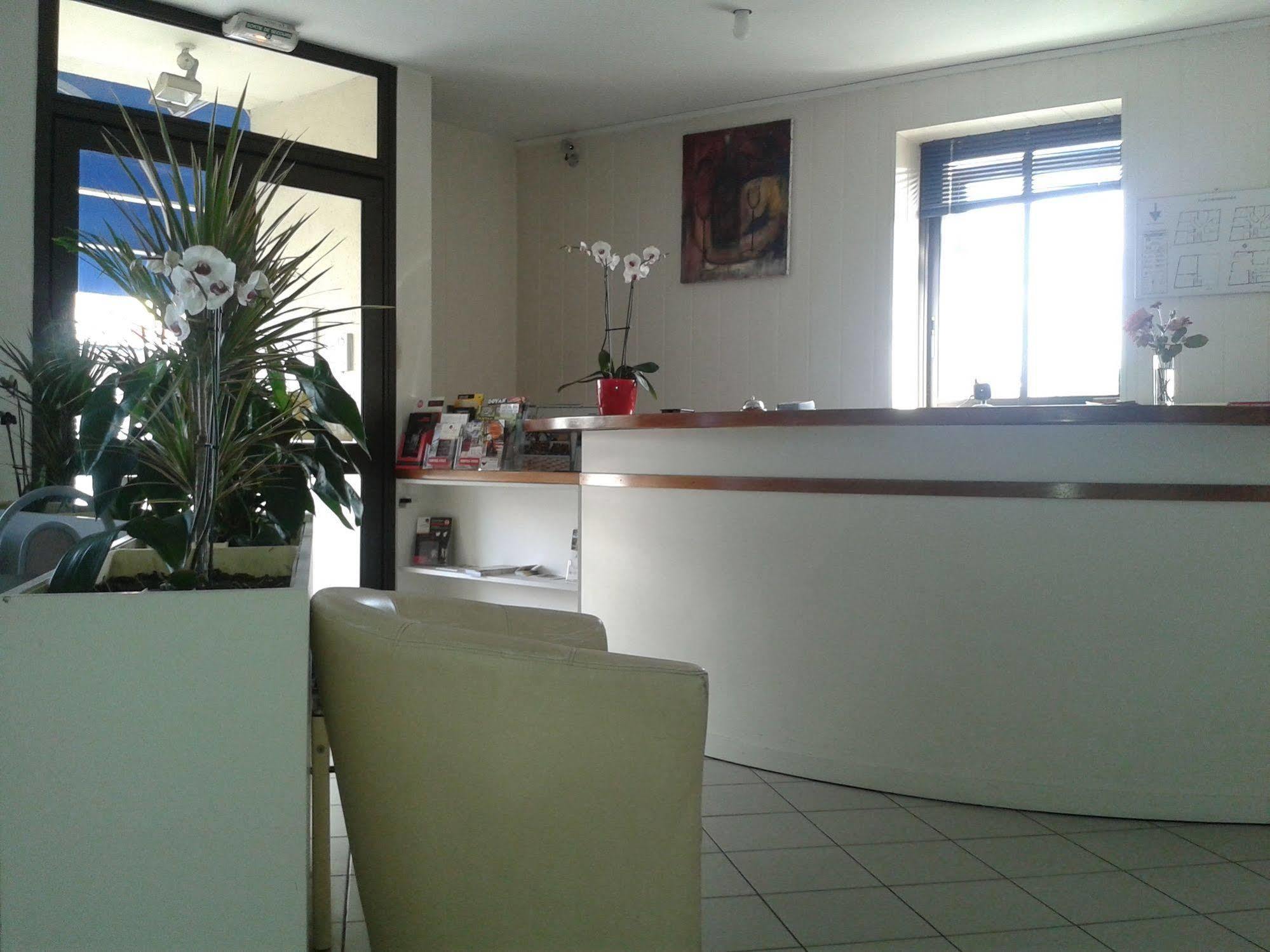 Carbon-Blanc Hotel Entre 2 Mers Proche Bordeaux מראה חיצוני תמונה